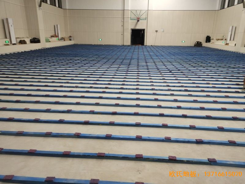 ������ˮ�h���ϵڶ�С�W�w��ľ�ذ尲�b����